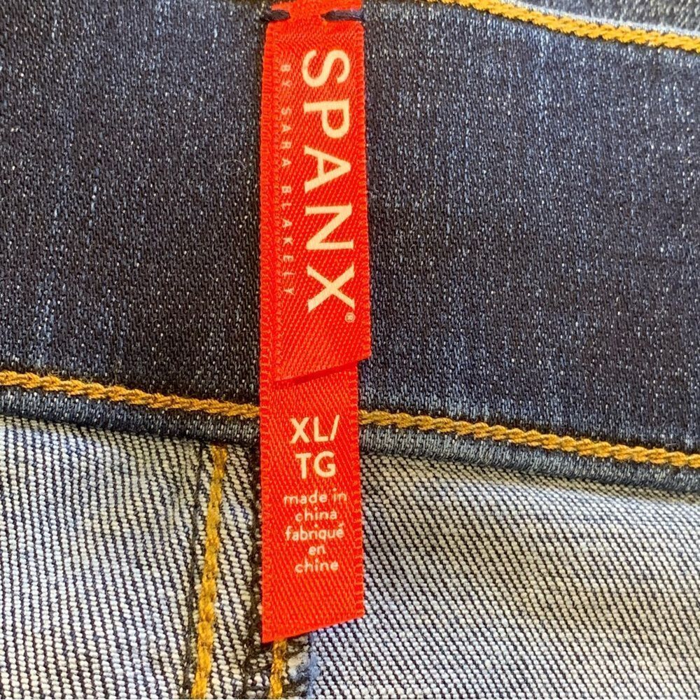 SPANX Kick Crop Flare Denim Jeans M/Dk Wash Raw Hem Size XL Pull-on Shaping - Picture 7 of 10